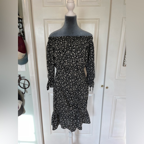 Zara Black Floral Long Sleeve Dress. Off-shoulder - Picture 1 of 7